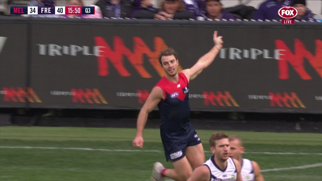 How good is this chain of handballs by the Dees?