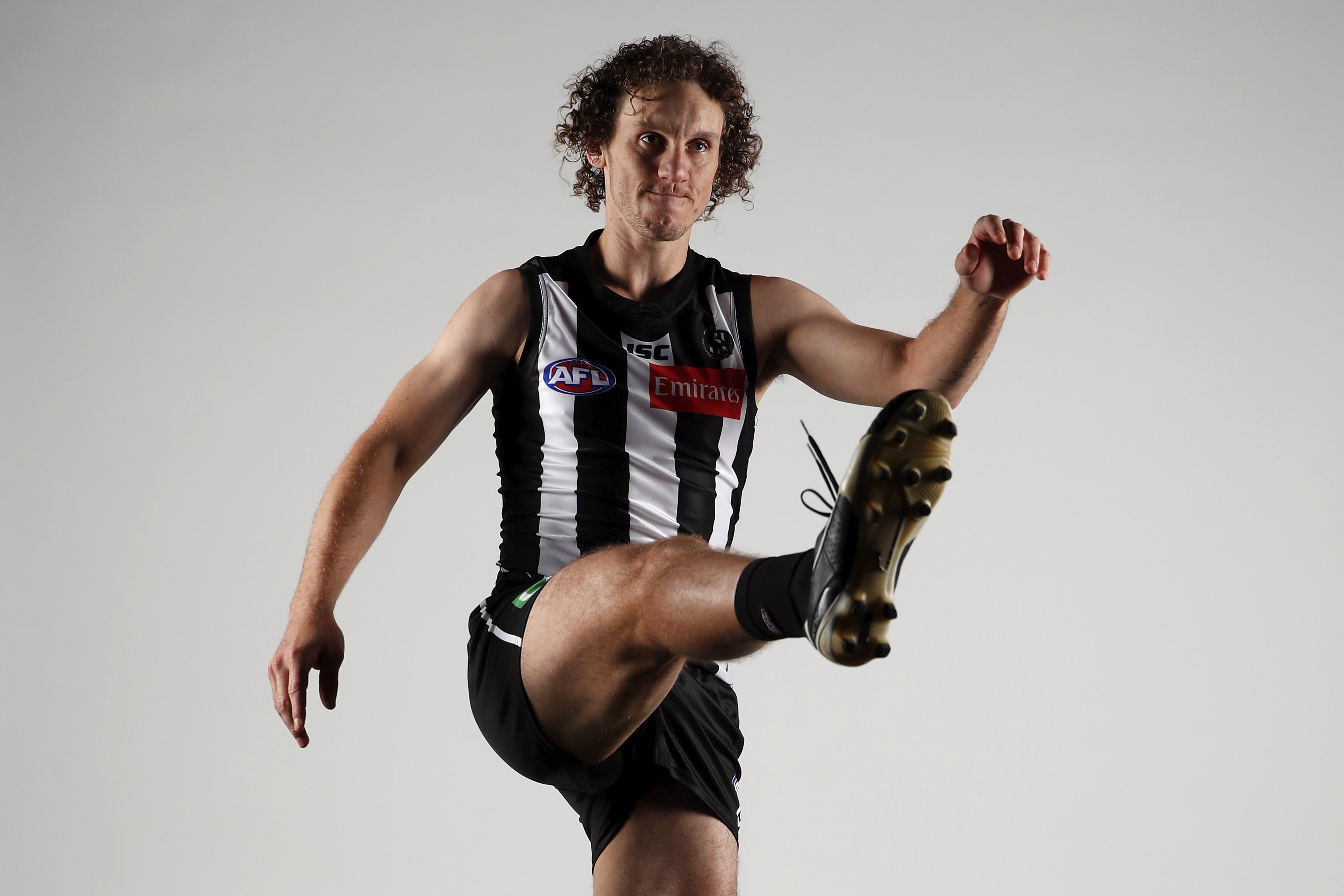 Magpies extend Mayne man's deal