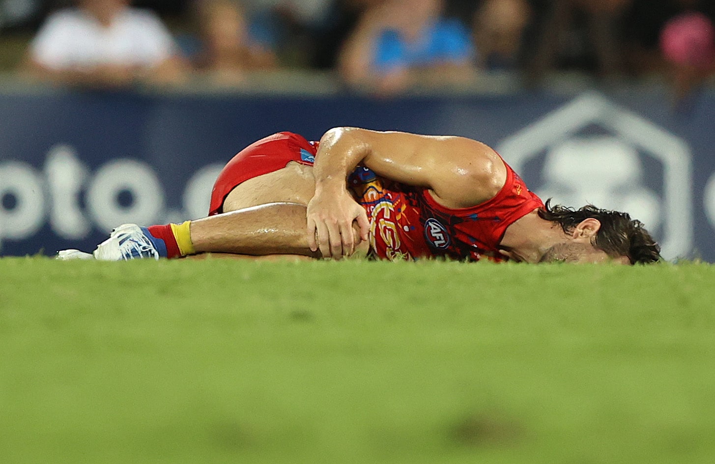 Sun Lin Injurys Terrible luck as important Sun leaves field with knee injury