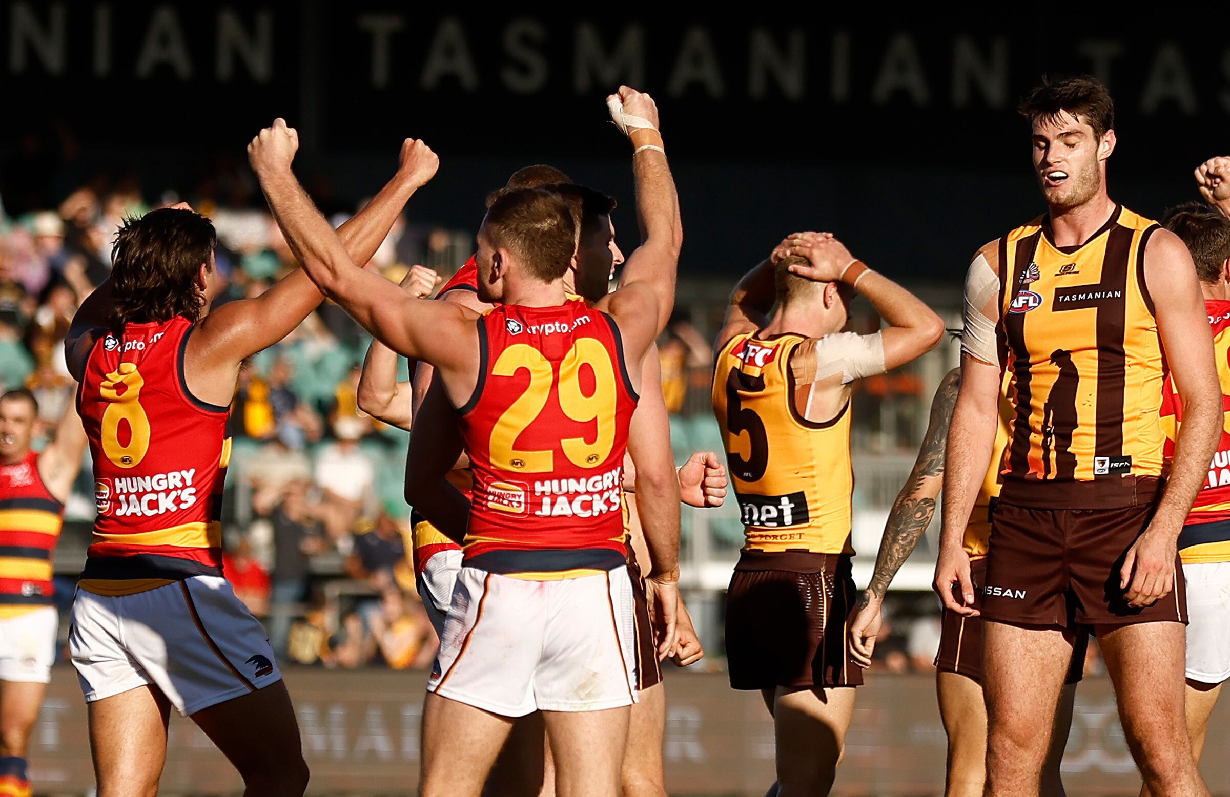 Power of the Fog: Crows snatch victory from plucky Hawks