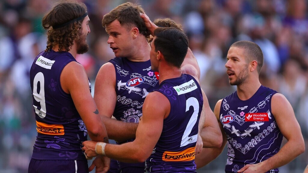 Darcy does it all himself with spectacular finish