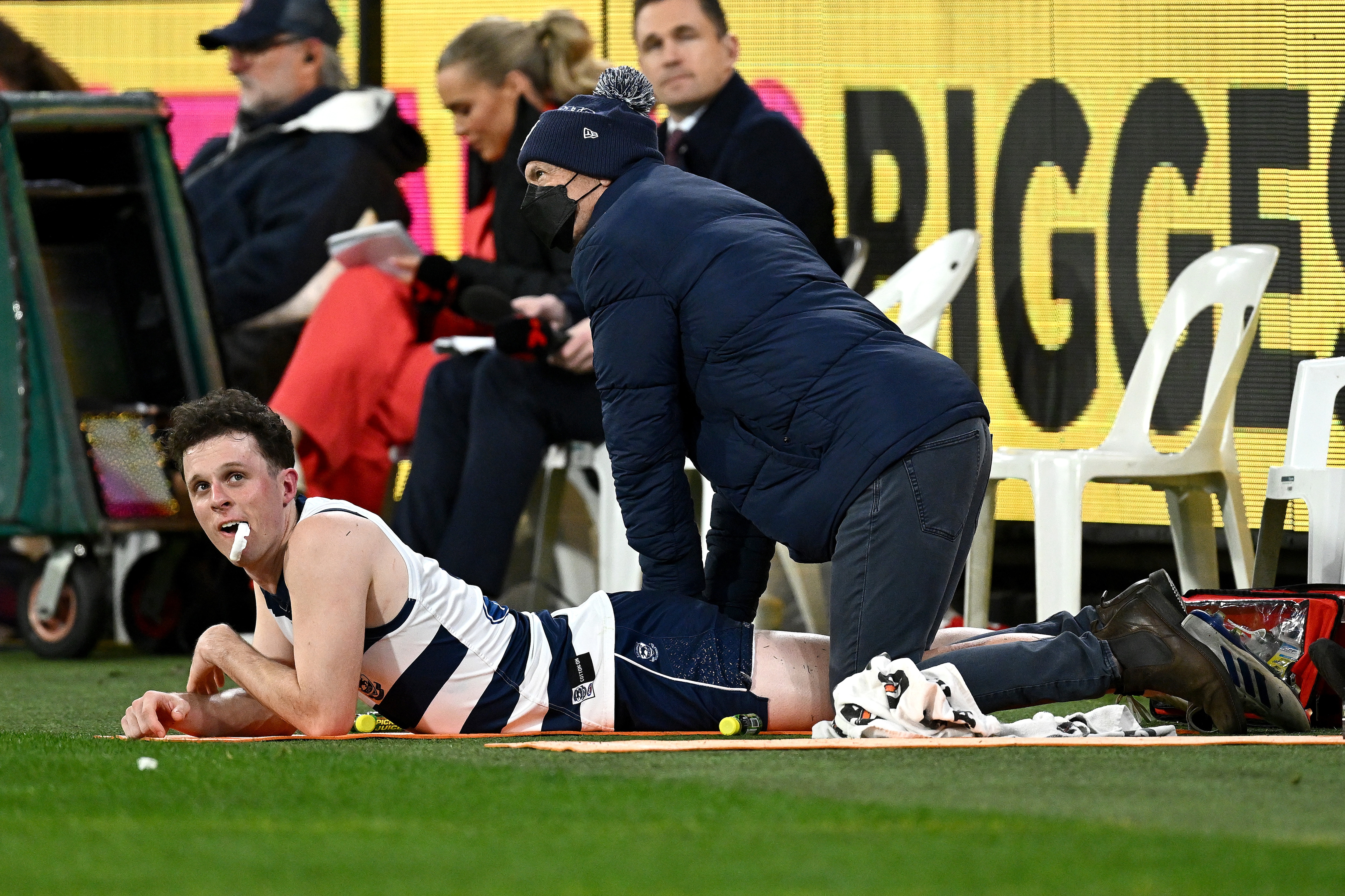Gun's injury no excuse for Cats' fadeout, selection 'pulls at heart ...