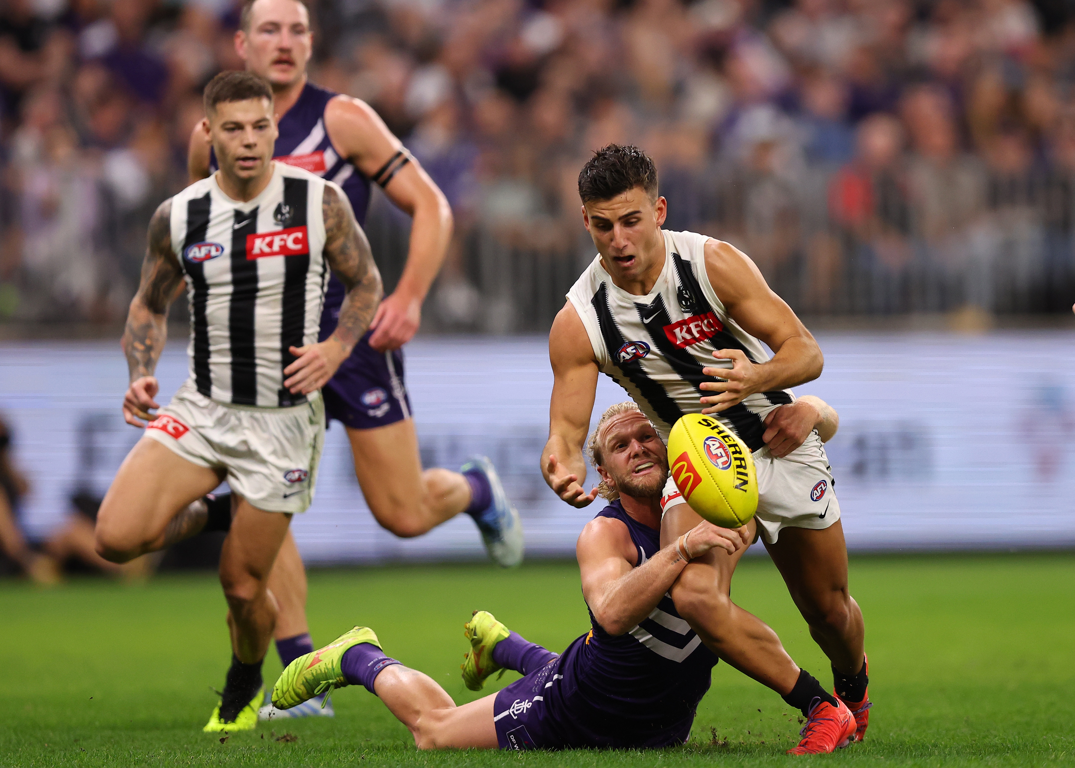Final teams locked in for Pies-Freo Friday night blockbuster. LIVE from ...