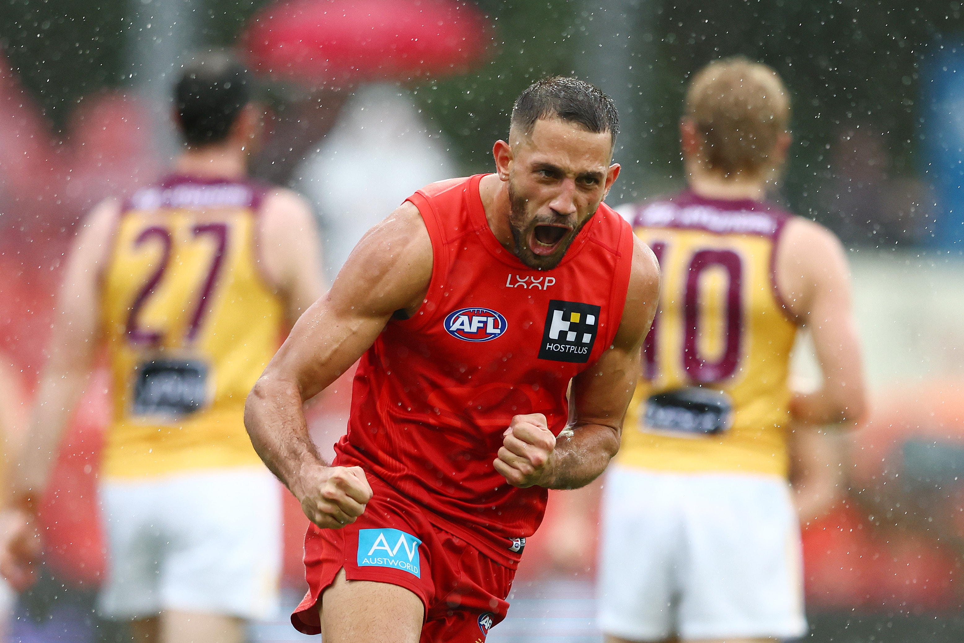 Little brother, big statement: Suns bully Lions in clinical QClash win