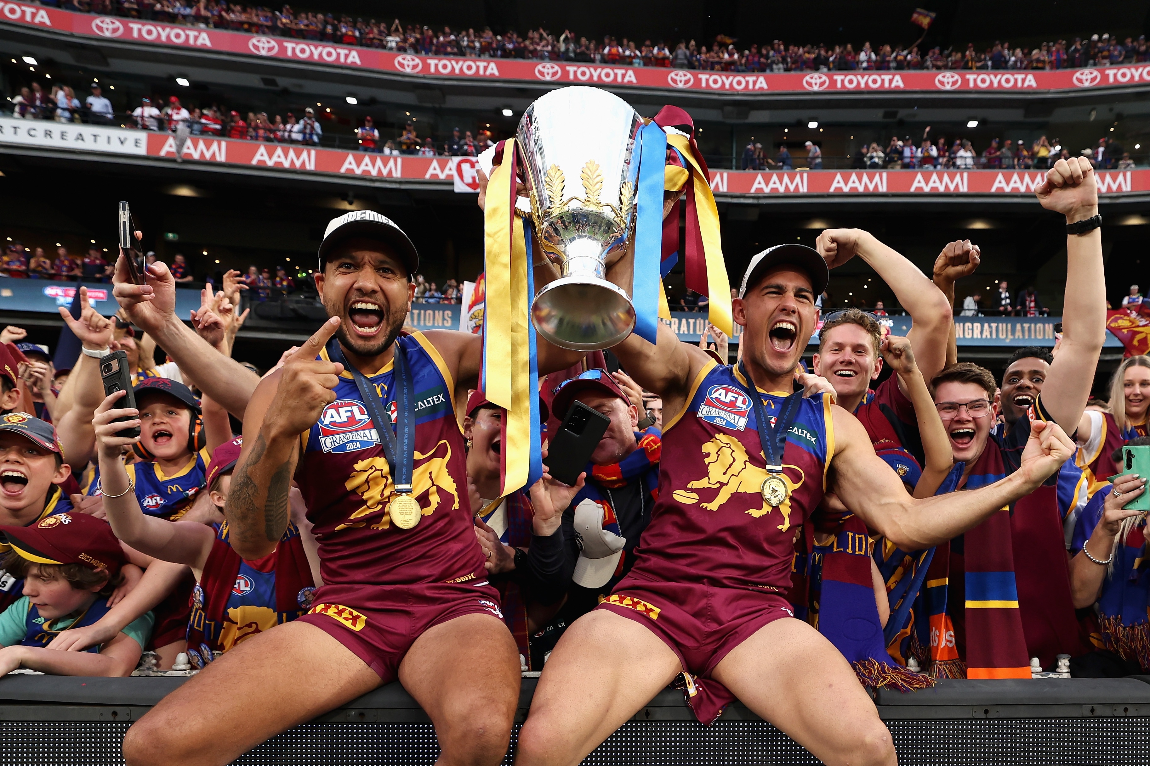 Flag duo among seven more WA players locked in for Origin