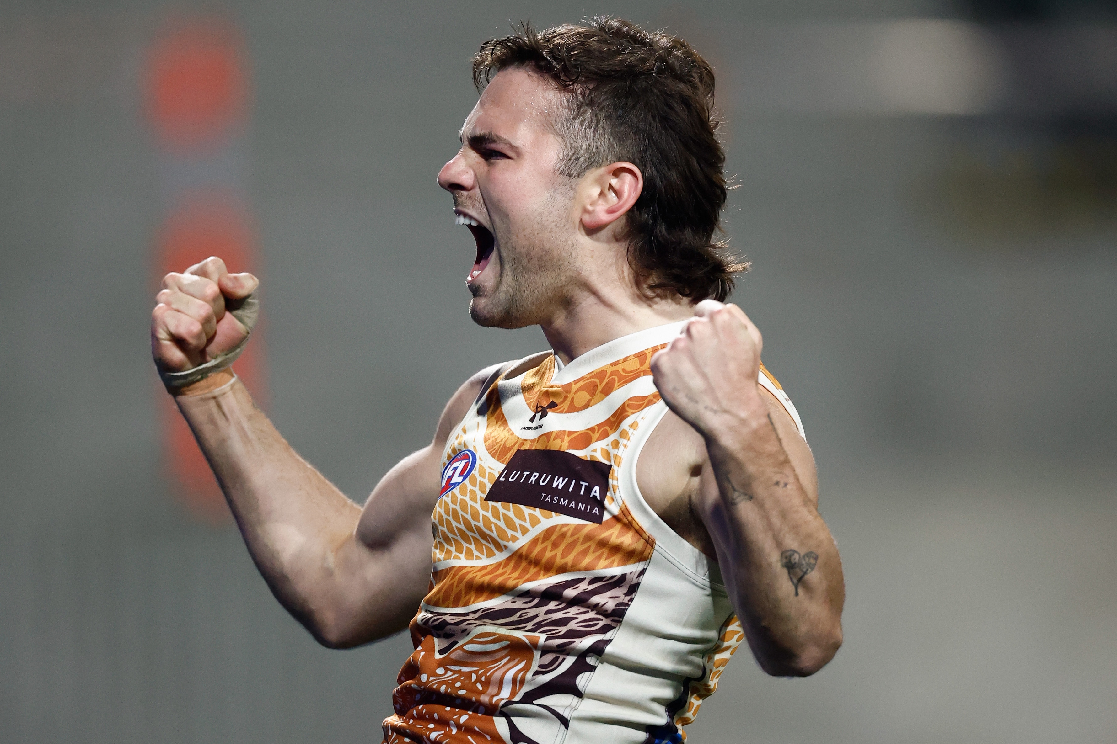 Hawks fire up after slow start to keep Crows at bay – afl.com.au