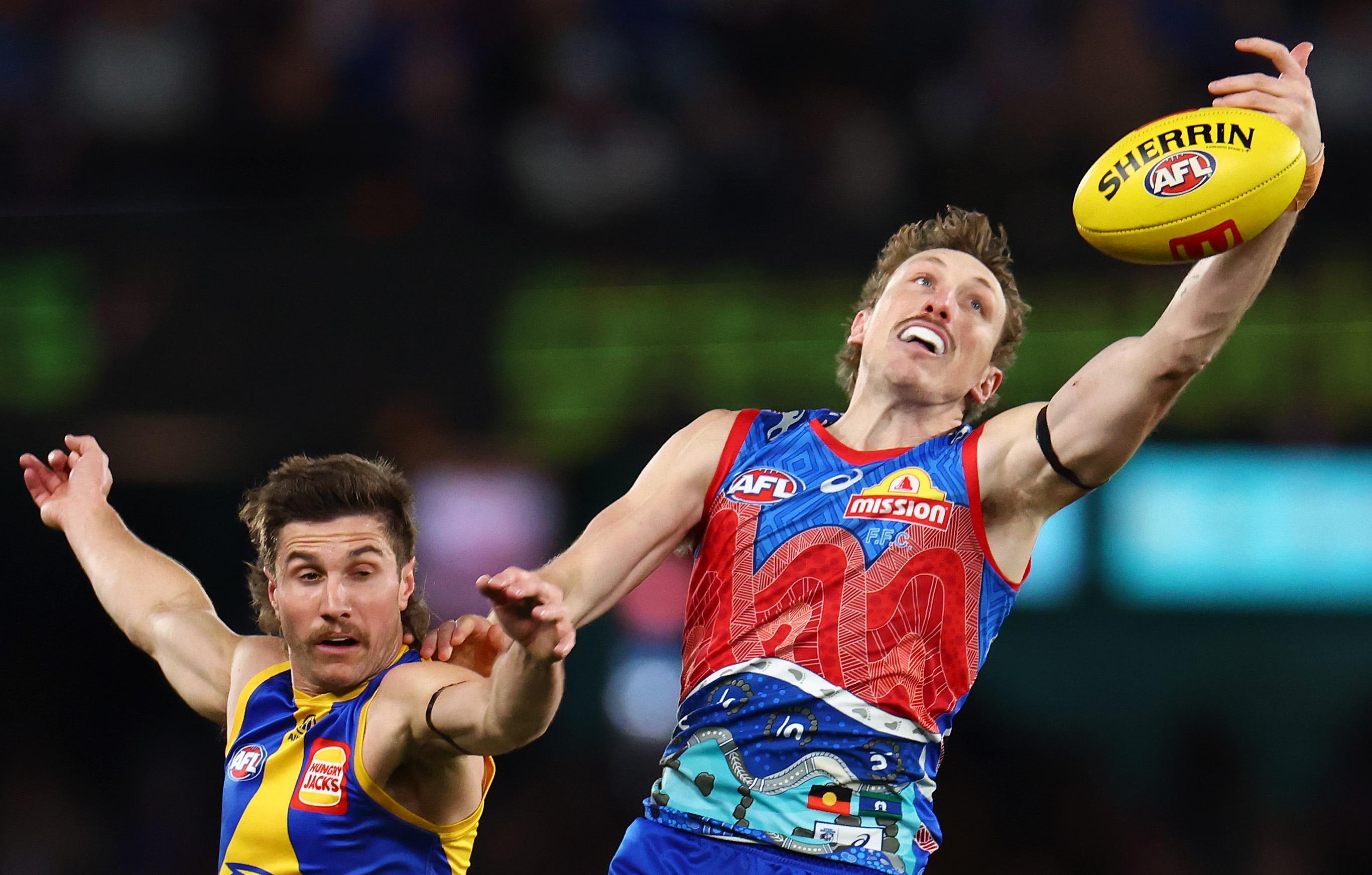 Shoulder injury could put Bulldogs star out until finals