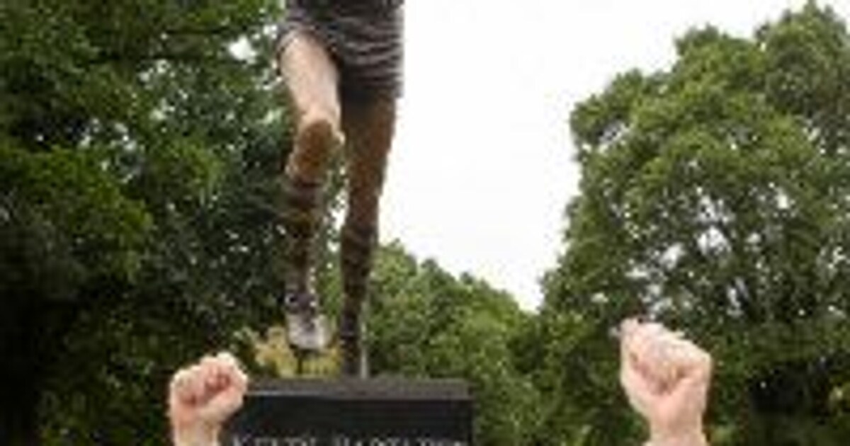 'KB' immortalised in bronze with new MCG statue