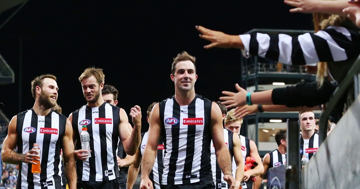 Collingwood signs four players to new deals