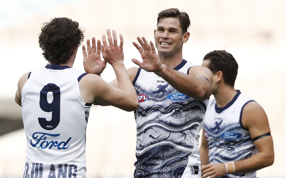 29 Official 2021 Geelong Cats AFL Jersey signed by squad