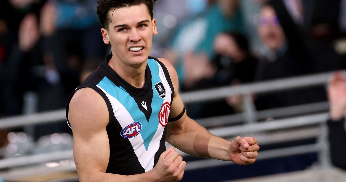 Which team holds the longest consecutive goal streak?