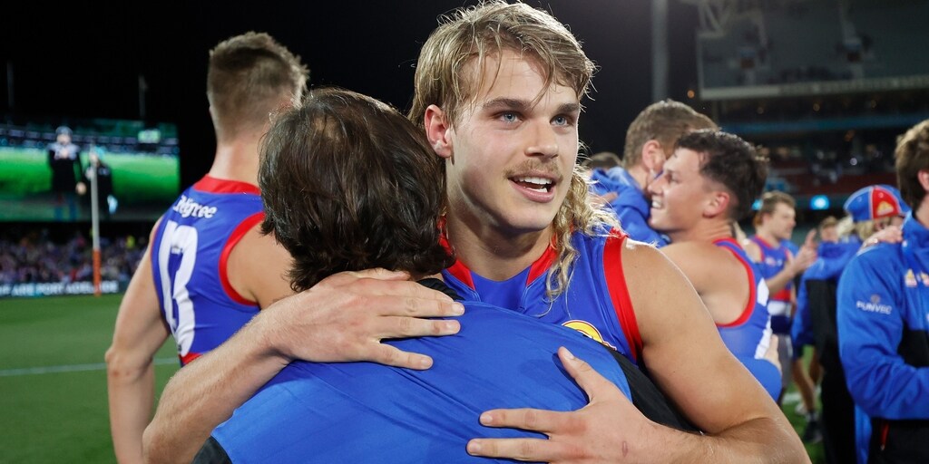 Western Bulldogs coach Luke Beveridge slams 'disrespectful', 'pungent' commentary around star Bailey Smith's form - Vimarsana News