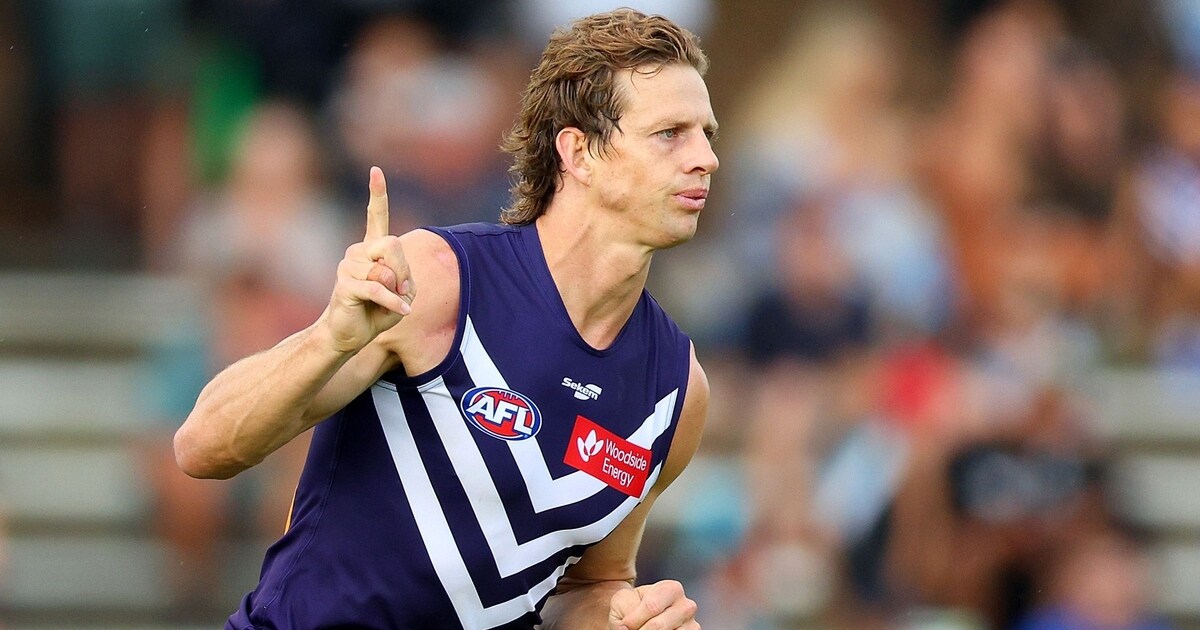 Nat Fyfe fires up forward as Fremantle Dockers shut down Port Adelaide