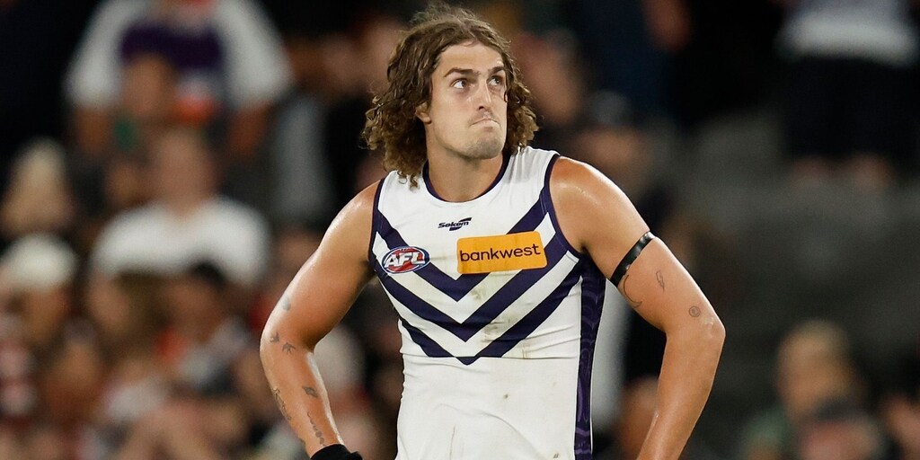 In the guts: Fremantle Dockers coach Justin Longmuir forecasts big midfield move for under-fire recruit Luke Jackson - Vimarsana News