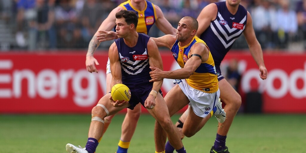 'Sounded like Darth Vader': Adam Simpson reveals extent of veteran Dom Sheed's injury - Vimarsana News