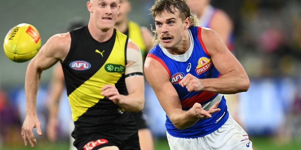Western Bulldogs star Bailey Smith to miss two weeks with calf strain - Vimarsana News