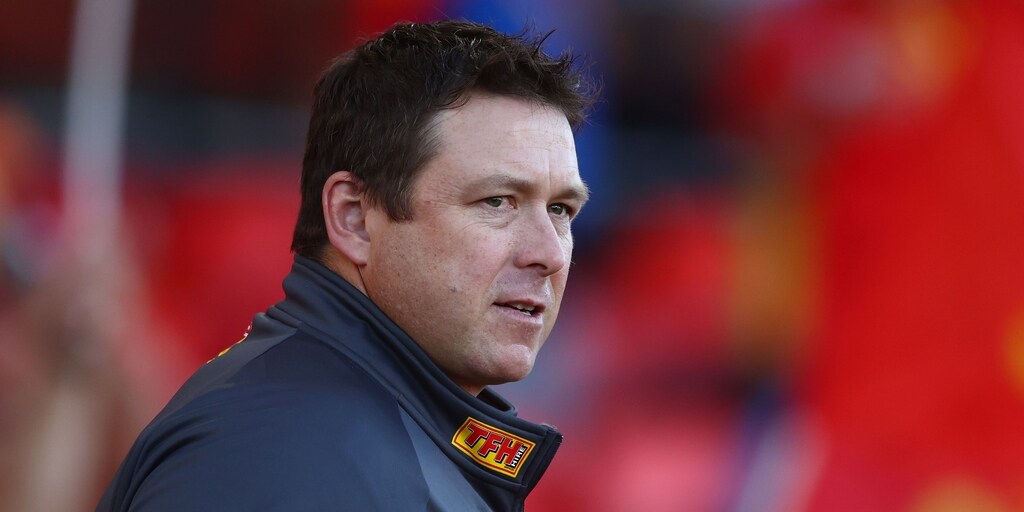 'I'm the one to lead': Gold Coast coach Stuart Dew dismisses Damien Hardwick talk - Vimarsana News