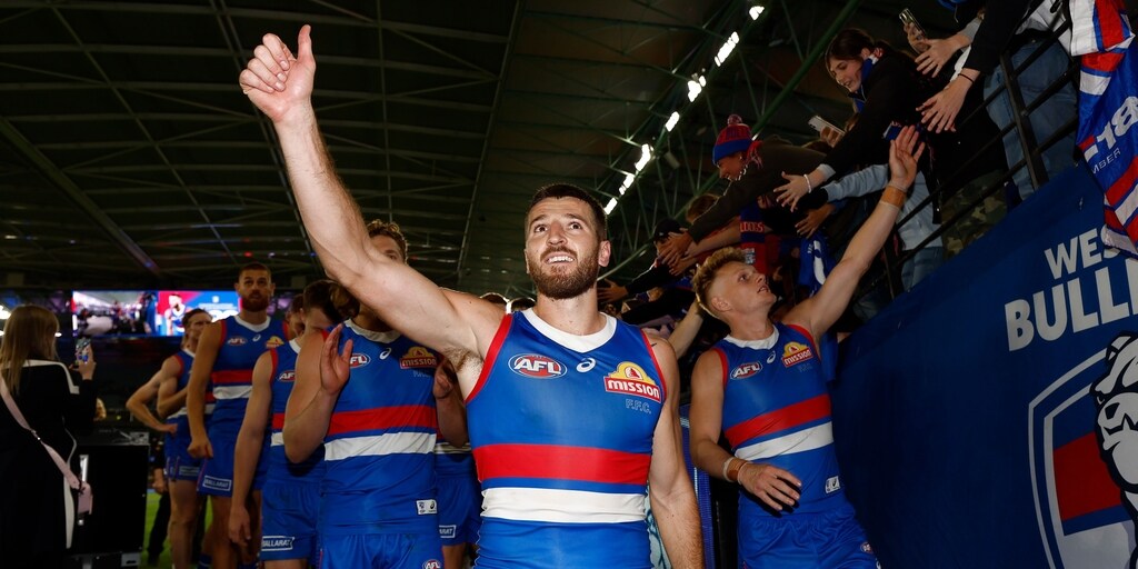 Western Bulldogs scrape home in arm wrestle with gallant Hawthorn Hawks - Vimarsana News