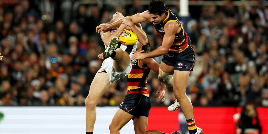 'I lost my mind': Collingwood coach Craig McRae stunned by umpiring call - Vimarsana News