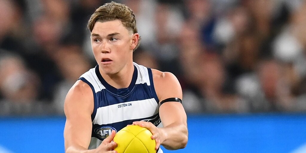 'We've got a pretty deep midfield': Recruit Tanner Bruhn claws back into Geelong Cats' 22 - Vimarsana News