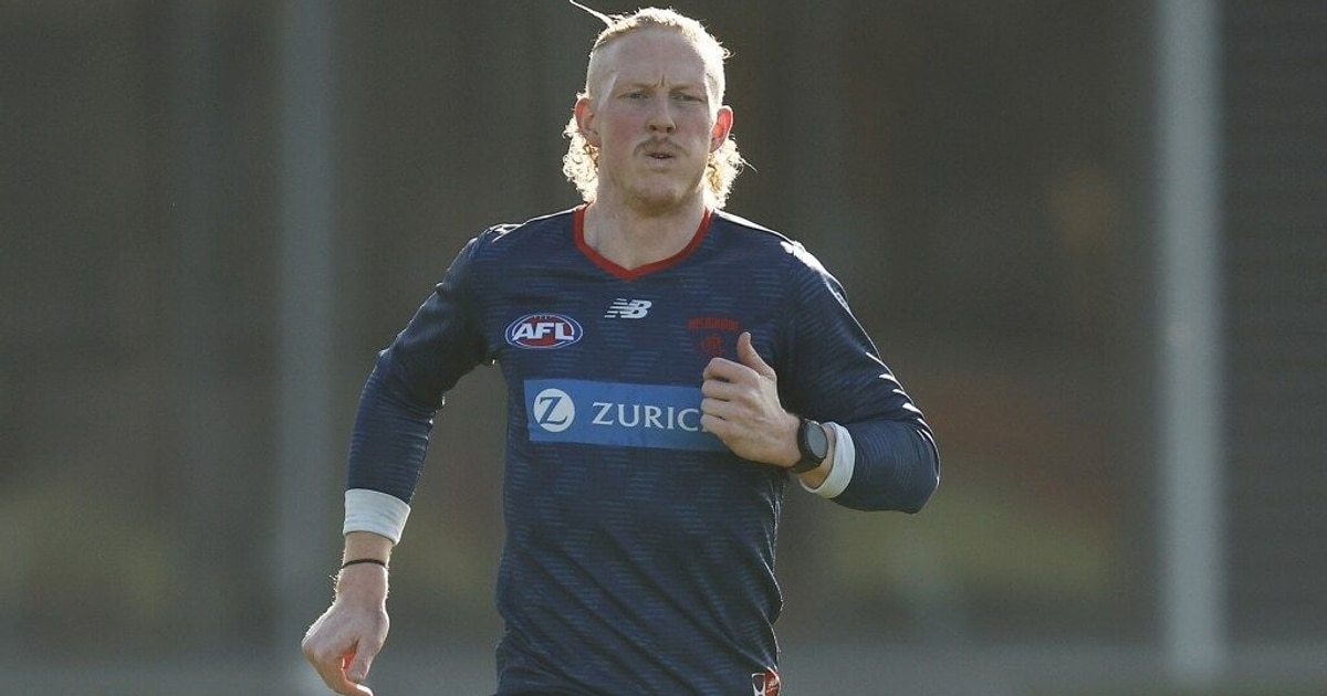 Footy Feed: Dee's setback, big Don returns, Eagle's moment