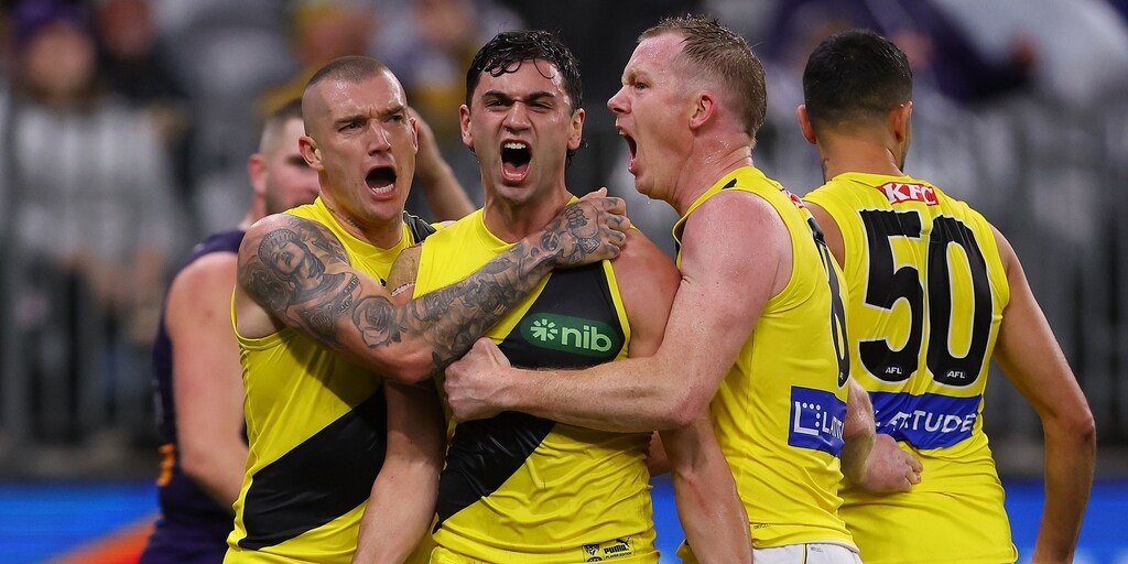 Tough Richmond Tigers hold off charging Fremantle Dockers in wet - Vimarsana News