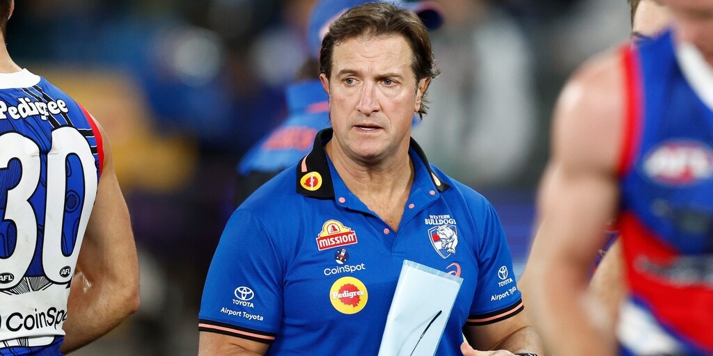 'Love him to death': Western Bulldogs coach Luke Beveridge pays tribute to Rohan Smith, Dogs gun to miss Hawks clash - Vimarsana News