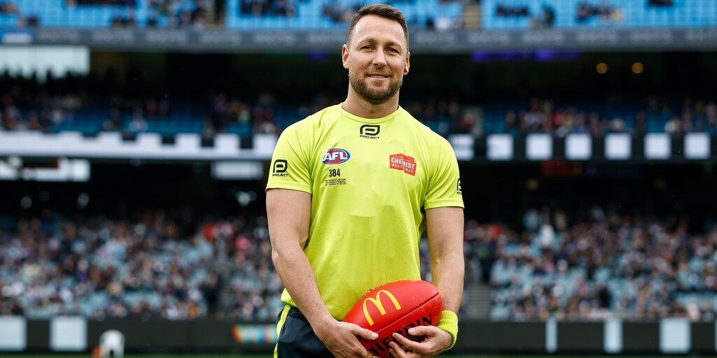 AFL congratulates Brett Rosebury ahead of breaking VFL/AFL games umpired record - Vimarsana News