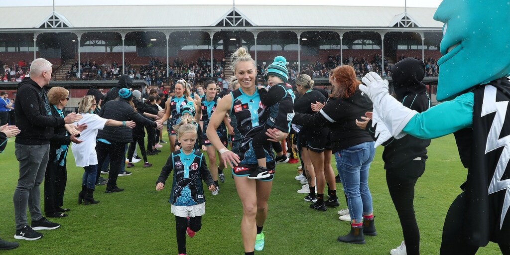AFLW trailblazer Erin Phillips calls time on storied career - Vimarsana News