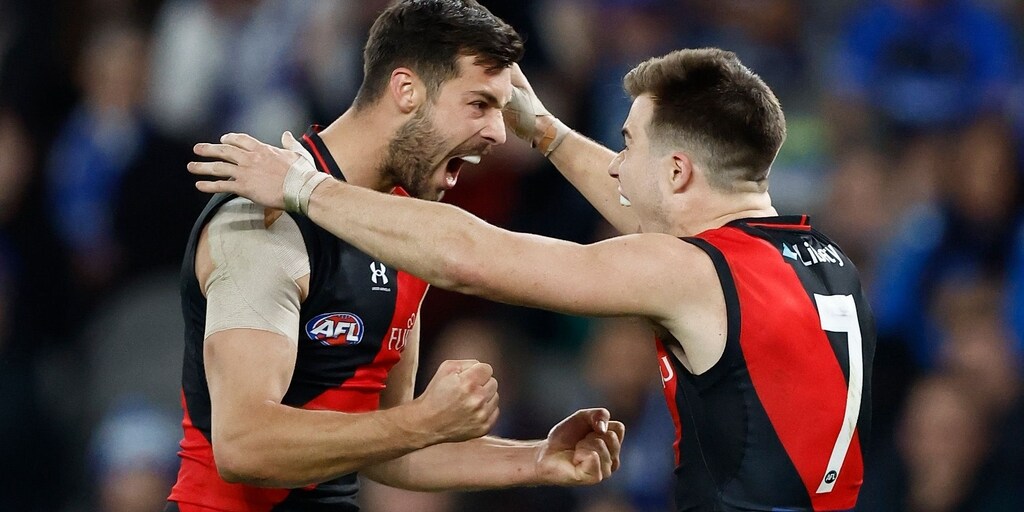 Essendon Bombers hold off North Melbourne Kangaroos to keep finals chances alive - Vimarsana News
