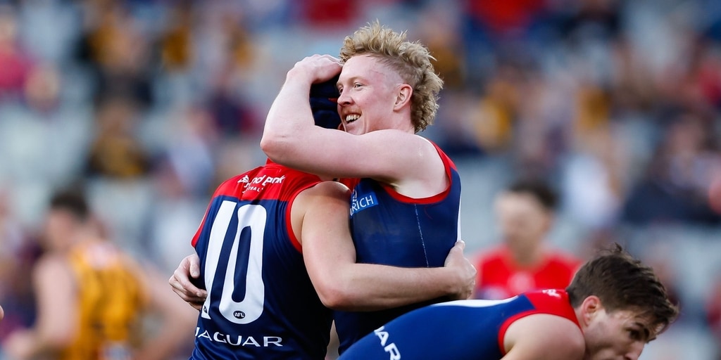 Superstar Demon Clayton Oliver to remain at Melbourne after meeting with coach Simon Goodwin - Vimarsana News