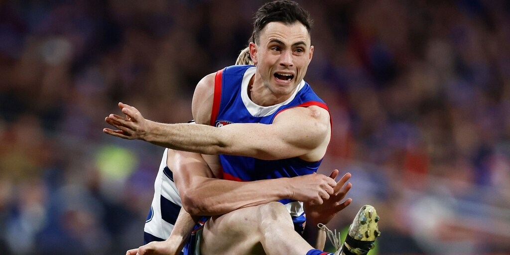 Dogs delist premiership midfielder McLean amid busy trade period - Vimarsana News