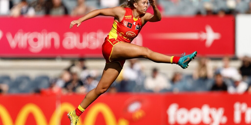 Pies poised to land Suns gun Kalinda Howarth - Vimarsana News
