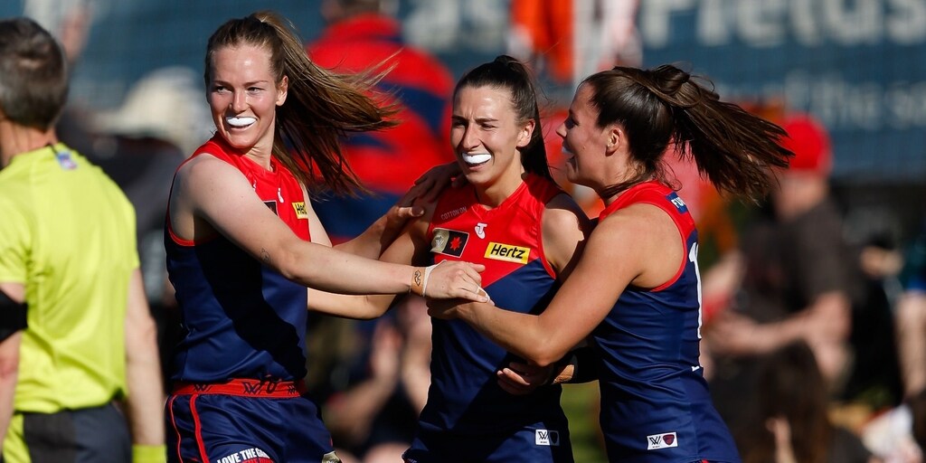 Melbourne Demons answer Western Bulldogs' challenge to continue imperious start to season - Vimarsana News