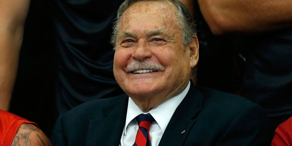 Ron Barassi lauded as Prime Minister lines up jibes at annual breakfast - Vimarsana News
