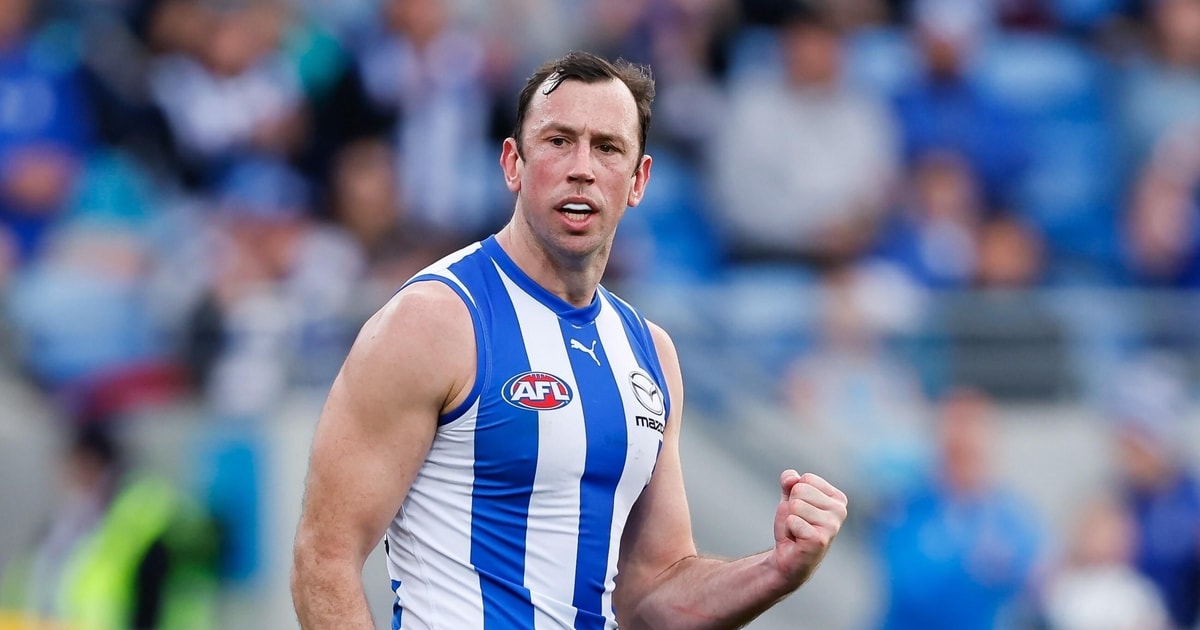 Strike Gold: Veteran ruckman Todd Goldstein officially joins Essendon ...