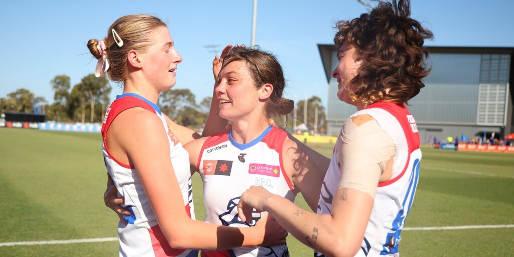 Western Bulldogs coach Nathan Burke issues All-Australian plea for 'sensational' skipper Ellie Blackburn after emotional win - Vimarsana News