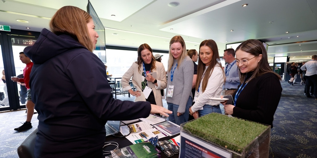 Teachers swap schoolyard for Marvel Stadium at first AFL Schools Education Summit - Vimarsana News