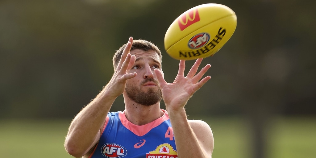 Western Bulldogs' top pick Ryley Sanders builds case for early debut, Marcus Bontempelli out of full training until January - Vimarsana News