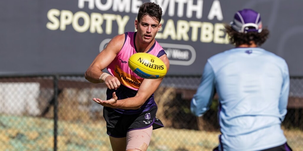 Fremantle Dockers sign former Essendon Bombers forward Patrick Voss as pre-season supplementary selection period signing - Vimarsana News