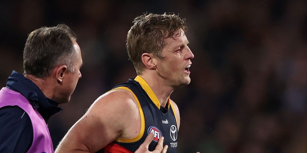 Adelaide Crows midfielder Rory Sloane suffers detached retina, has eye surgery - Vimarsana News