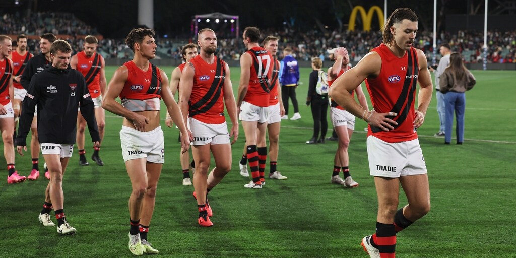 'Wake-up call' for Essendon Bombers mids, soft-tissue injuries to be assessed says Brad Scott - Vimarsana News