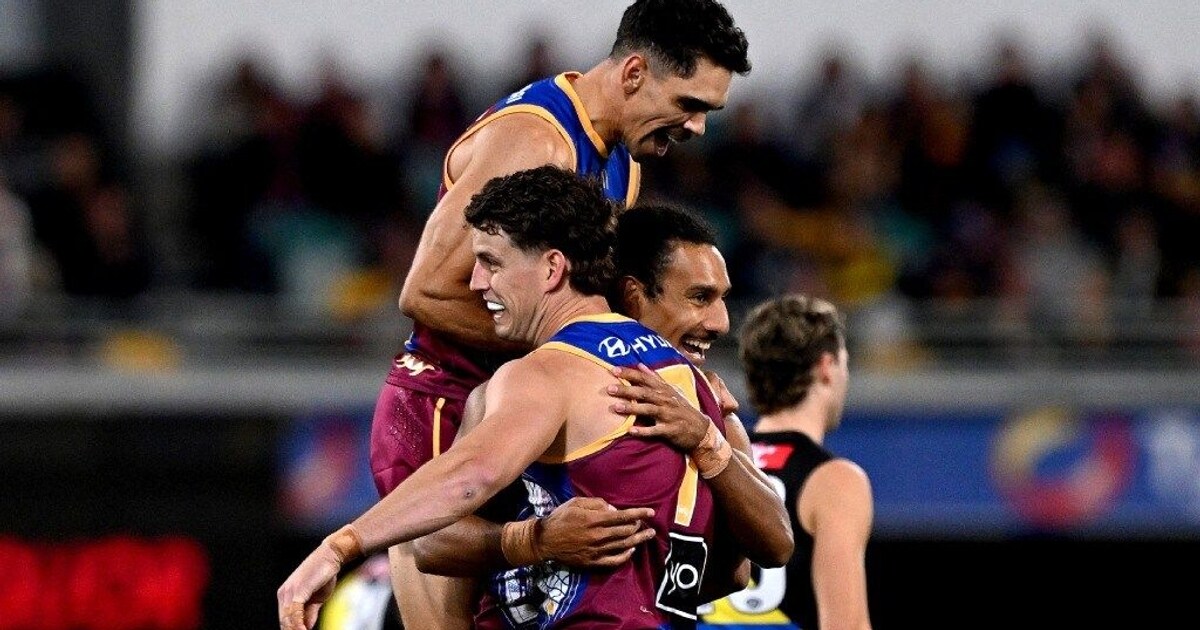 Reville gets crowd rocking after first AFL major