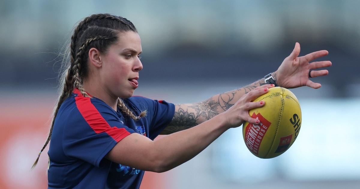 Adelaide Crows gun Anne Hatchard overcomes illness in time for crunch semi