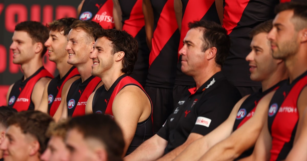 Rebuilding Essendon Bombers full of admiration for rising Hawthorn Hawks