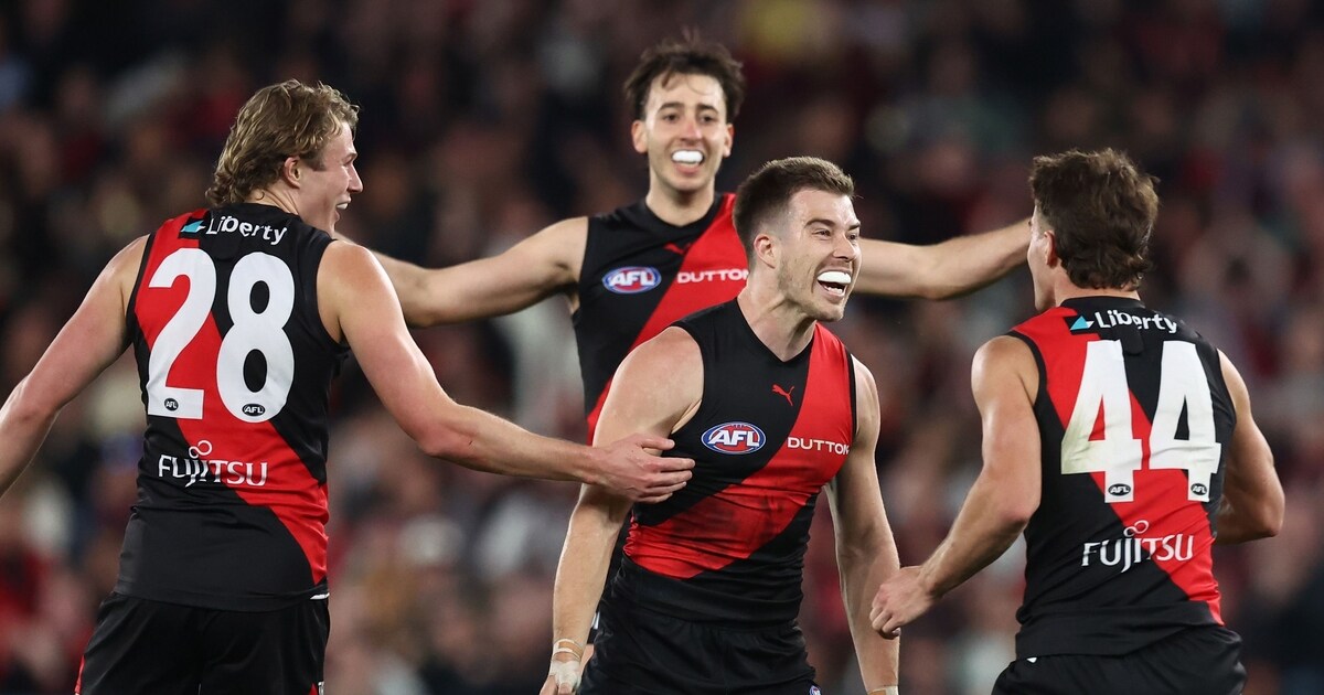 Fast-starting Essendon Bombers scrape home despite late Sydney Swans scare