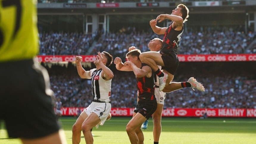 'Big Anzac Day climb': Bomber rises to occasion with huge fly