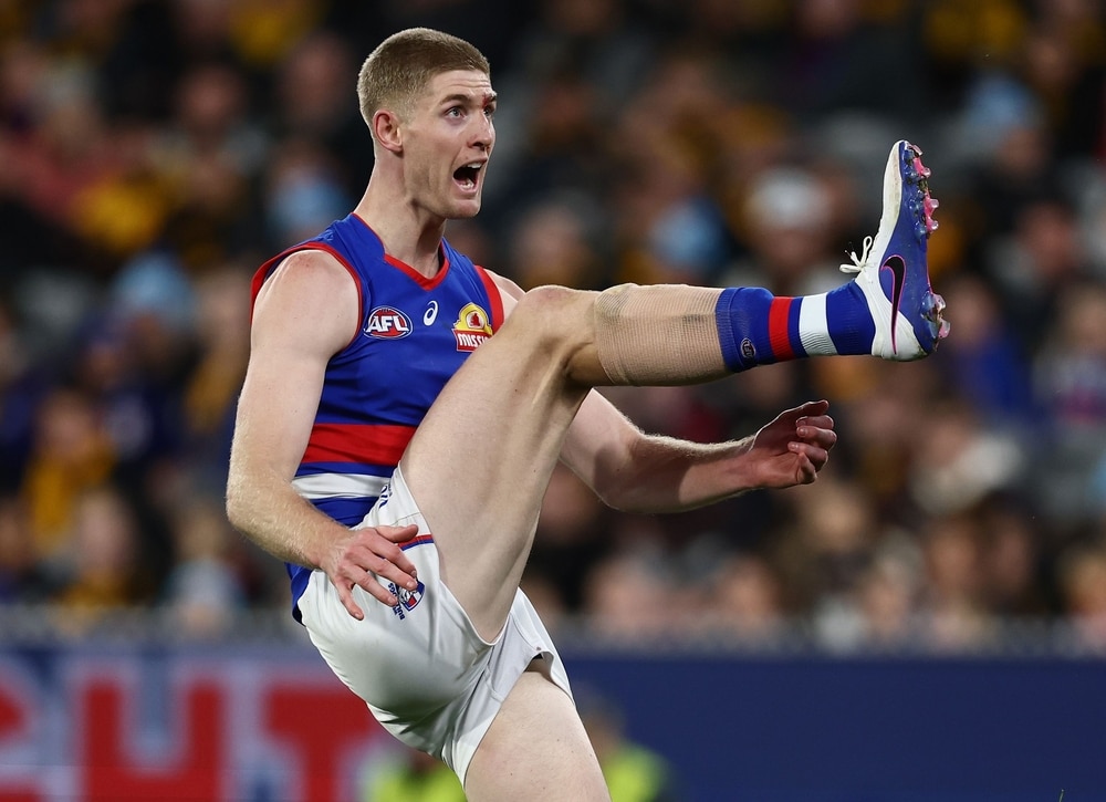 'Knock away, Jase': Dogs shut down Giants' play for ruck star