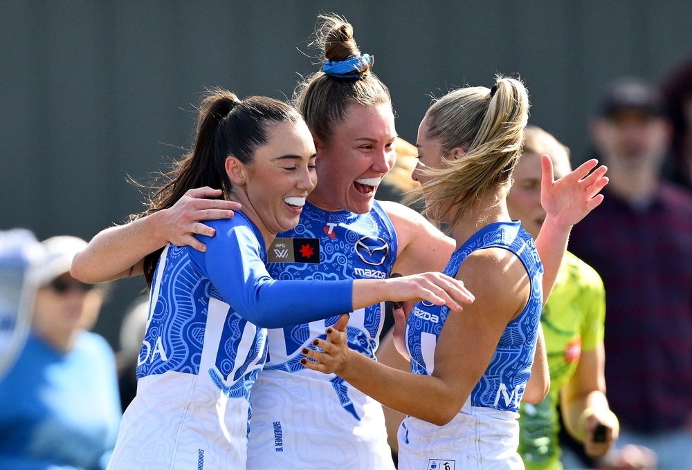 Kangaroos stay perfect with Saints demolition