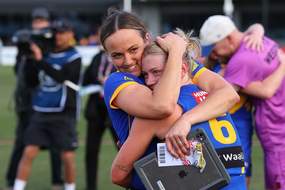 Daisy Pearce extends contract as Eagles coach through 2028